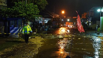 Pipa Milik Perumda Tugu Tirta Kota Malang Bocor, Genangi Jalan Raya di Tumpang