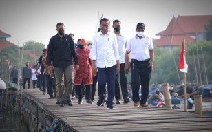 Kunjungi Gresik, Presiden Jokowi Serap Tiga Aspirasi Nelayan Lumpur