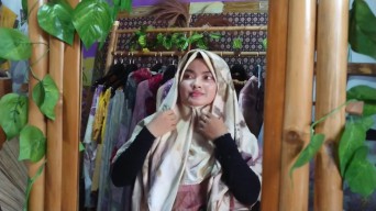 Permintaan Busana Muslim Ecoprint di Tulungagung Meningkat