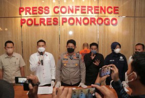 Edan! Pria di Ponorogo Nekat Kirimkan Video Intimnya ke Suami Selingkuhan