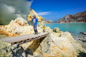 Buka Lebih Awal, Wisatawan Bisa Menikmati Blue Fire Kawah Ijen Banyuwangi