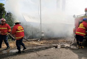 Tempat Penyulingan Daun Cengkeh di Tulungagung Hangus Terbakar