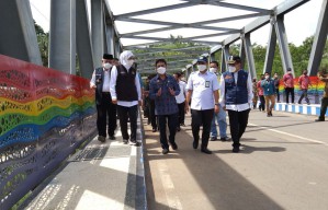 Khofifah Resmikan Jembatan Pelangi, Diharapkan Dongkrak Ekonomi Malang Selatan