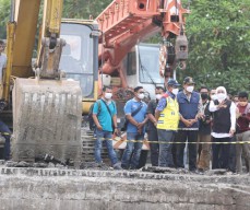 Sat-Set! Khofifah Cek Percepatan Revitalisasi Jembatan Ngaglik Lamongan