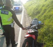 Tabrak Truk Bermuatan Beton, Pengendara Motor di Jombang Tewas
