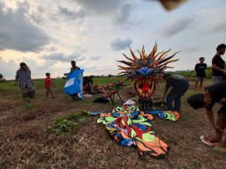 Ngabuburit, Warga Lamongan Beradu Kreativitas Lewat Layang-layang