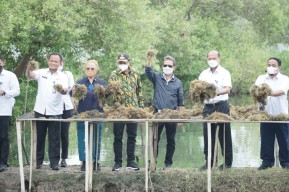 MKP Trenggono Optimis Budidaya Rumput Laut Tingkatkan Kesejahteraan di Sidoarjo