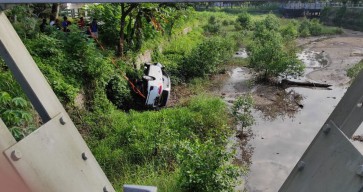 Mobilio Dikendarai Kakek-kakek Terjun ke Sungai di Pacitan, Polisi: Bau Alkohol
