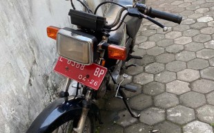 Edan! Dua Bandit di Surabaya Gunakan Motor Berpelat Merah saat Beraksi