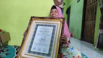 Subhanallah, 9 Tahun Nenek di Mojokerto Hafalkan Alquran 30 Juz