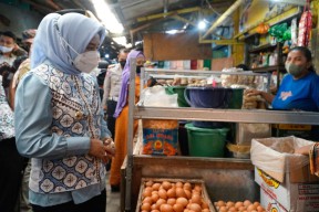 Wali Kota Mojokerto Sidak Mamin Jelang Idul Fitri, Ini Temuannya