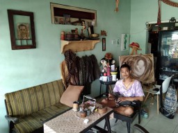 Pemuda Asal Kota Batu Hidup Mandiri dengan Berjualan Barang Antik