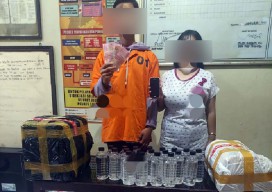 Menyamar Jadi Calon Pembeli, Polisi Amankan Pasangan Kekasih Penjual Arak Jowo