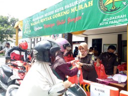 Kejari Kota Pasuruan Gelar Pasar Murah Drive Thru 6 Ribu Liter Minyak Goreng
