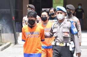Tampang Dua Pelaku Pengeroyokan Pria di Sidoarjo