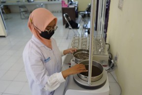 Gratis! Petani Bisa Tahu Kesuburan Tanah di Laboratorium Besutan Mas Dhito