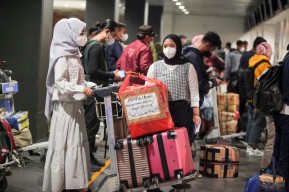 Foto: Jumlah Penumpang di Bandara Juanda Meningkat Jelang Libur Lebaran