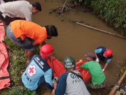Mayat Pria Tersangkut Bambu Bikin Geger Warga Kebonagung Malang