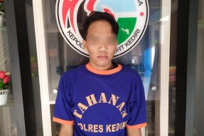Pengedar Ratusan Butir Pil Koplo di Kediri Disergap saat Istirahat dalam Rumah