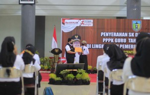 Apresiasi Pengabdian, Mas Dhito Beri Beasiswa untuk Anak Guru Honorer di Kediri