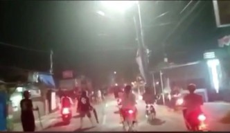 Bukan Tawuran Sungguhan, Puluhan Pemuda Perang Sarung di Sedati demi Konten