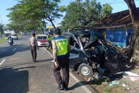 Mobil Berisi Keluarga dari Sleman Tabrak Pohon di Suramadu, Sopir Meningal Dunia