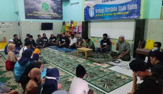 Pokja Wartawan DPRD Surabaya Beri Santunan Anak-anak Yatim