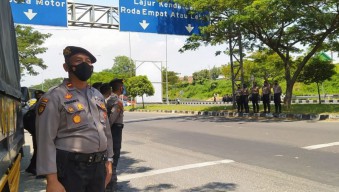 Ratusan Polisi Siaga di Pintu Suramadu Bangkalan, Ada Apa?