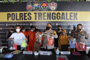 Polres Trenggalek Ringkus Komplotan Pencuri Bermodus Pendataan Bansos