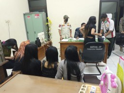 Satpol PP Gerebek Tretes, Belasan PSK di Pasuruan Diamankan
