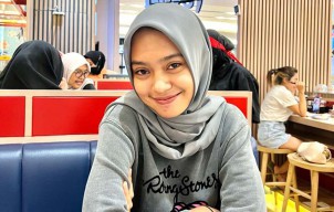 Mengenal Ratu, Siswi 14 Tahun asal Gresik yang Jadi Mahasiswa Unair Termuda
