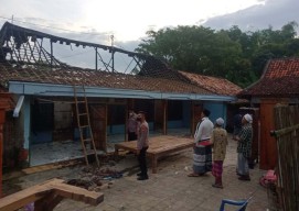 Rumah Warga di Sampang Terbakar, Perabot hingga Surat Berharga Hangus