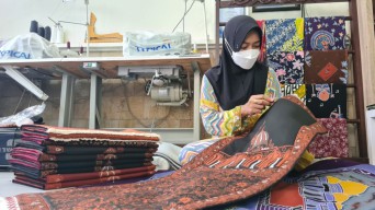 Sajadah Batik Produksi Kediri Laris Manis Saat Ramadan