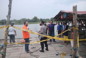 Sekeluarga Tercebur Sungai saat Naik Perahu Tambang di Jombang, Satu Orang Tewas