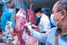 Jelang Lebaran, Dinas Pertanian dan Pangan Banyuwangi Sidak Daging