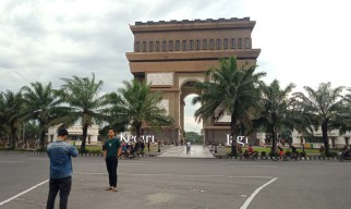 Wow! Ngabuburit di Simpang Lima Gumul Kediri, Berasa di Paris Lho