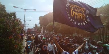 Ribuan Suporter Sambut Kepulangan Skuat Persik Kediri