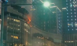 Kebakaran Terjadi di Tunjungan Plaza Surabaya, Pengunjung Berhamburan