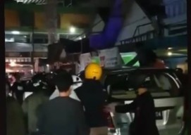 Viral Video Kejar-kejaran Antara Minibus dengan Mobil Polisi di Kota Malang