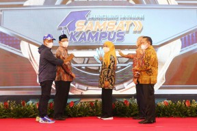 Khofifah Luncurkan Samsat Kampus, Bayar Pajak Kendaraan Lebih Dekat dan Mudah