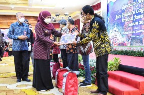 Khofifah Beri Apresiasi 1000 Seniman dan 240 Juru Pelihara Cagar Budaya Jatim