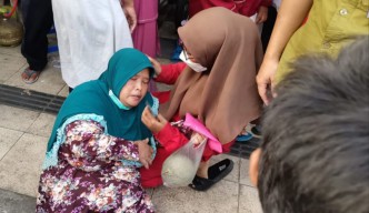 Perjuangan Ibu di Gresik Bersalaman dengan Presiden Jokowi