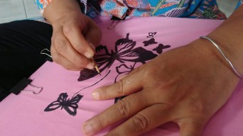 Kerudung Lukis Tusuk Gigi dari Tulungagung, Fesyen Unik saat Lebaran