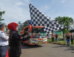 Khofifah Berangkatkan Program Mudik Gratis Pertama dari Jakarta ke Jatim