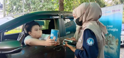 Lembaga Amil Zakat Al Azhar Hadirkan Layanan Drive Thru