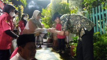 Bersama Kader Banteng, Adi Sutarwijono Takziah ke Keluarga Korban Laka Tol Sumo
