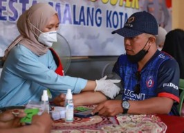 Demi Nonton Arema FC Vs PSIS, Ratusan Aremania Berbondong Vaksinasi Booster