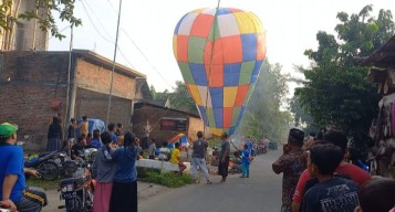 Hendak Terbangkan Balon Udara Raksasa, Warga Jombang Dibubarkan Polisi
