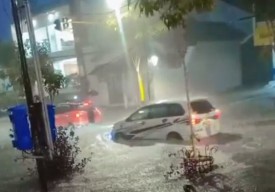 Hujan Deras 2 Jam, Sejumlah Jalan Protokol di Kota Bojonegoro Tergenang Banjir