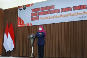 Khofifah Ajak Mahasiswa Bekolaborasi di Bidang Ekonomi dan Energi Terbarukan